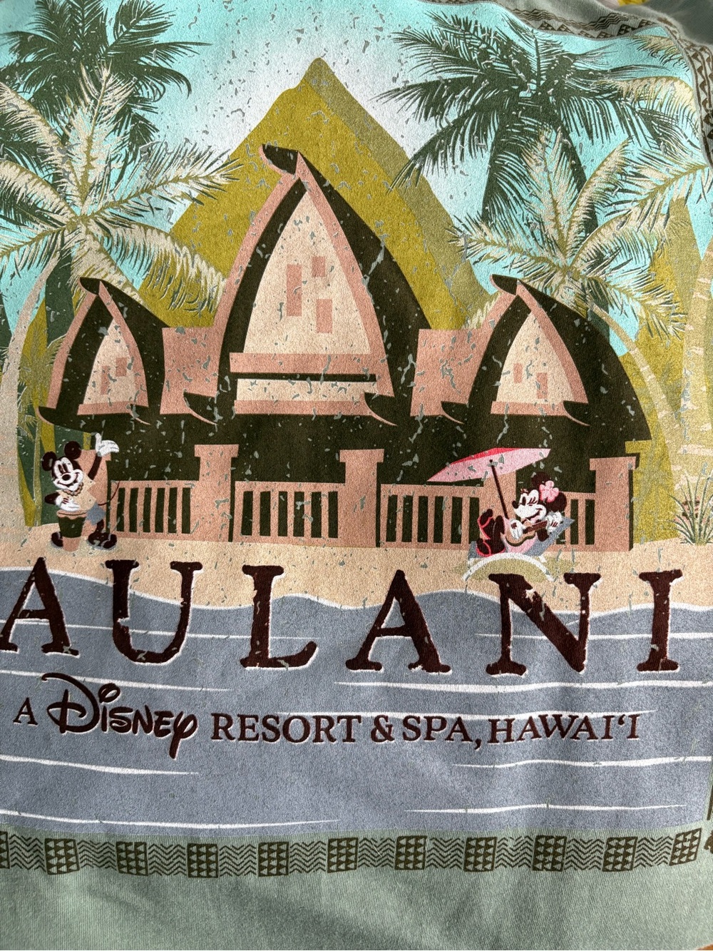 Disney Aulani medium Green Unisex T-shirt A Disney Resort & - Picture 10 of 10